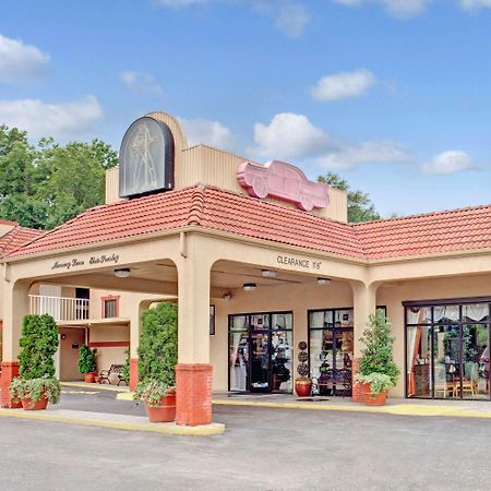 Days Inn By Wyndham Memphis At Graceland Exterior foto